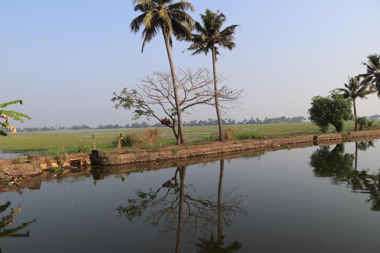 Marari Houseboat Hotel Mararikulam Luaran gambar
