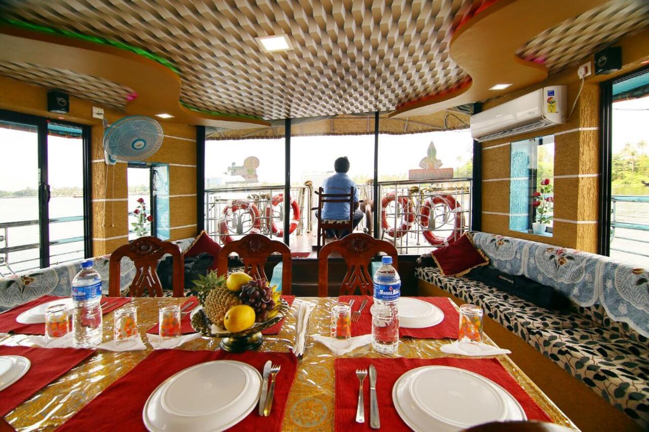 Marari Houseboat Hotel Mararikulam Luaran gambar