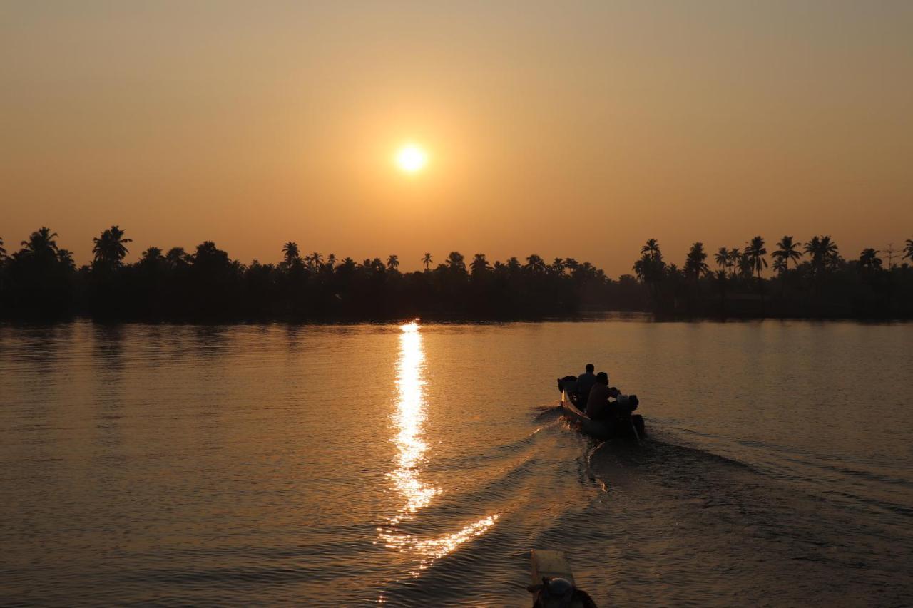 Marari Houseboat Hotel Mararikulam Luaran gambar