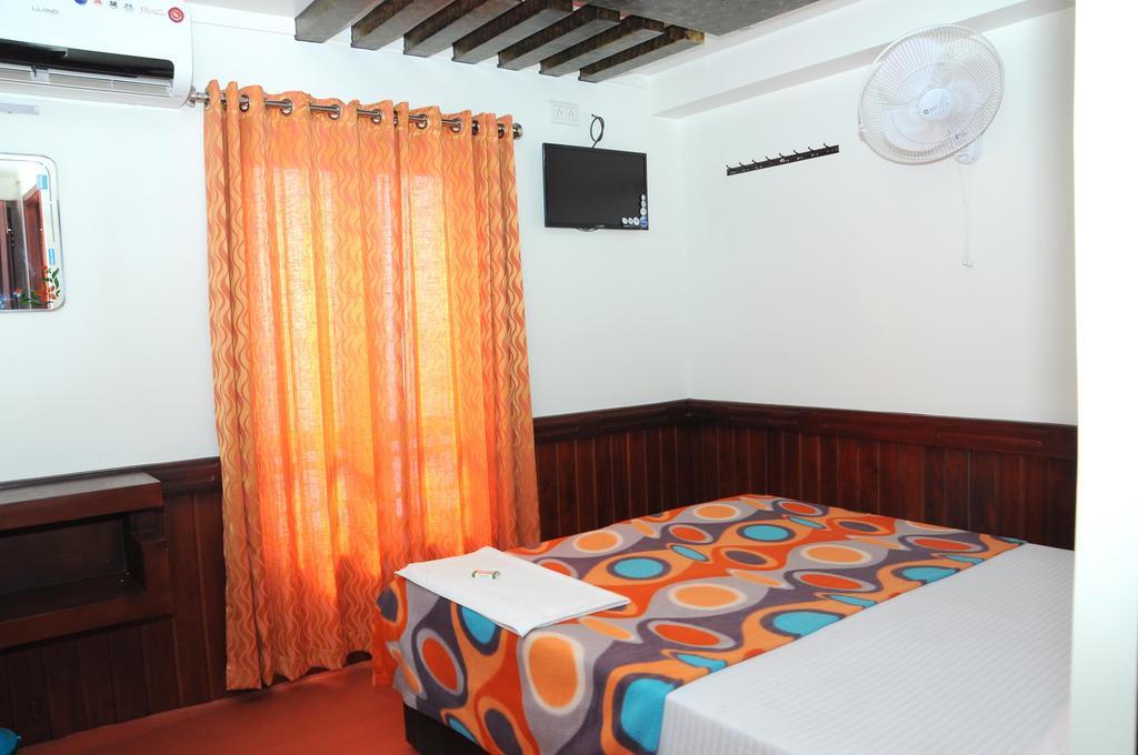 Marari Houseboat Hotel Mararikulam Bilik gambar