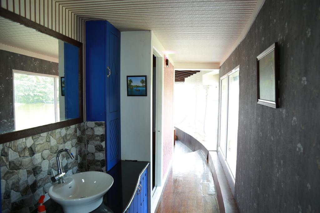 Marari Houseboat Hotel Mararikulam Luaran gambar