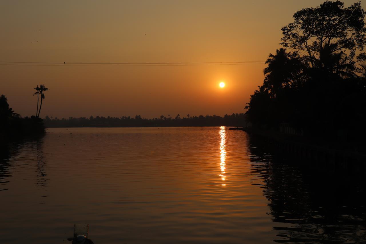 Marari Houseboat Hotel Mararikulam Luaran gambar